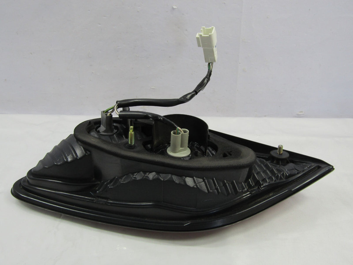 2002-2004 Lexus ES300 Right Inner Tail Light Brake Light OEM 81671-33170