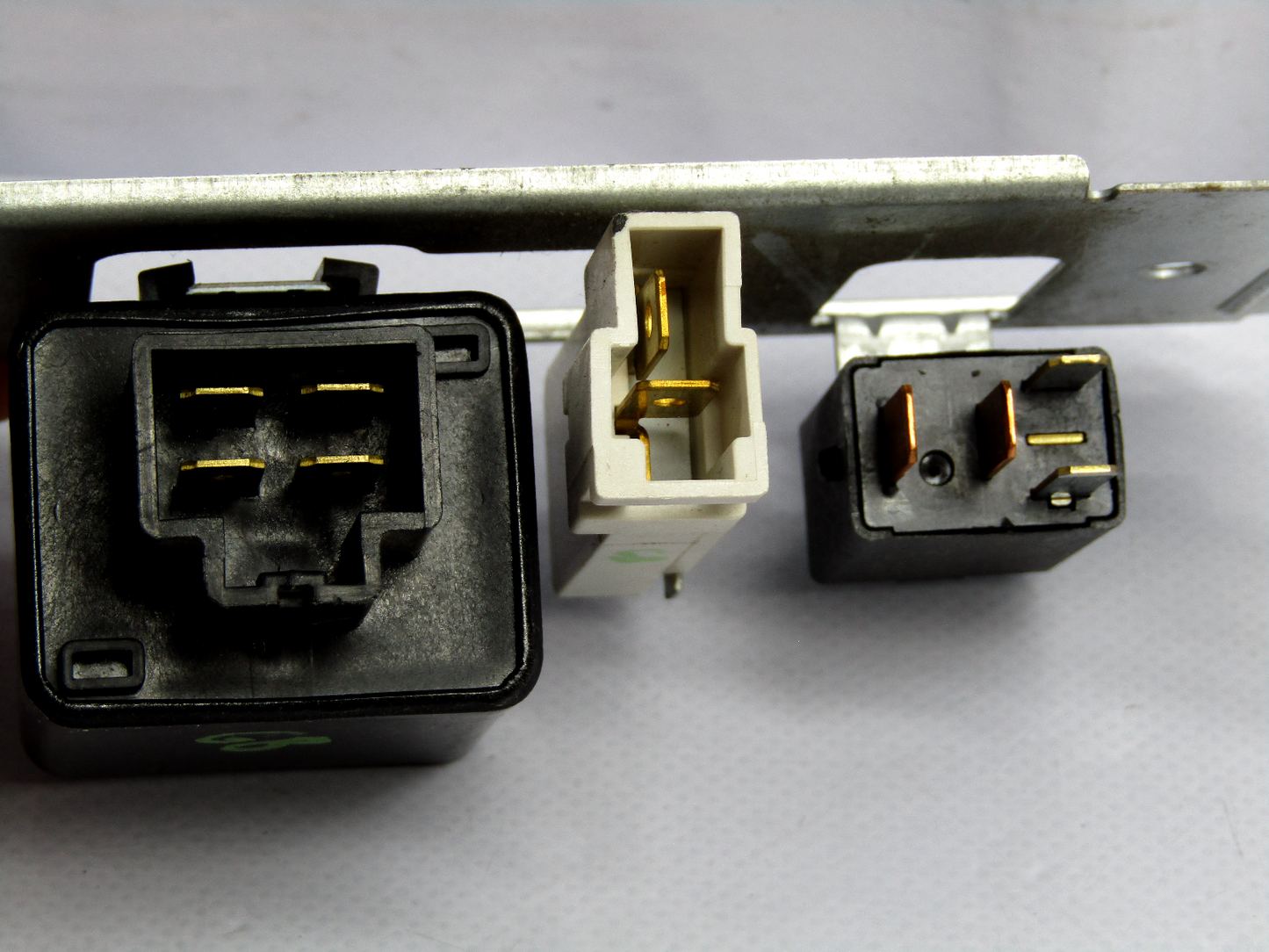 1995-1999 Subaru Legacy Outback Timer Relay Unit 88017FA010 Assembly OEM