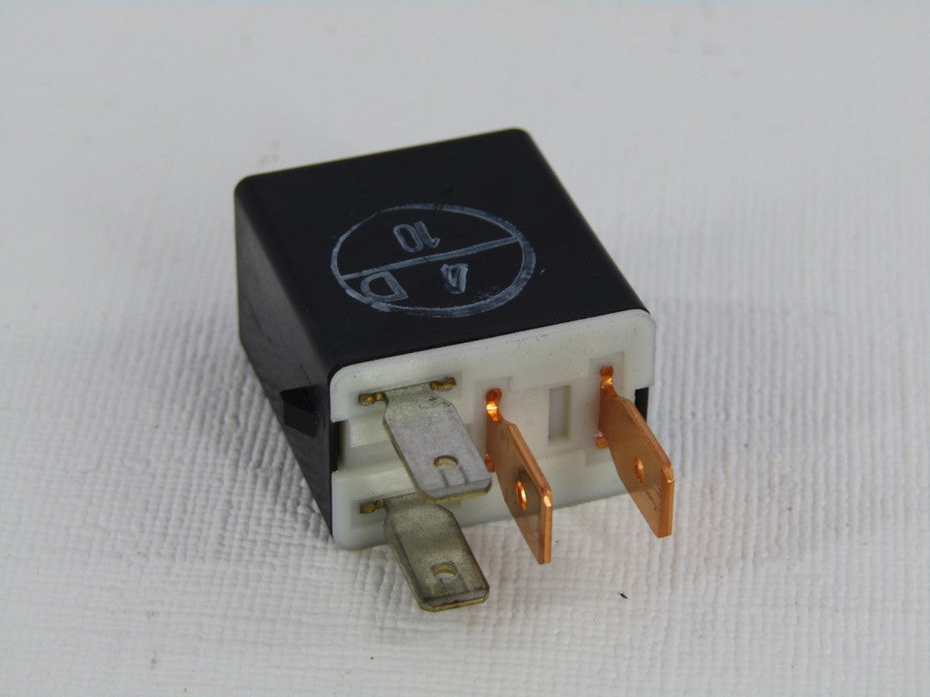 2000-2006 Toyota Tundra Relay Denso 90084-98031 OEM -Used-