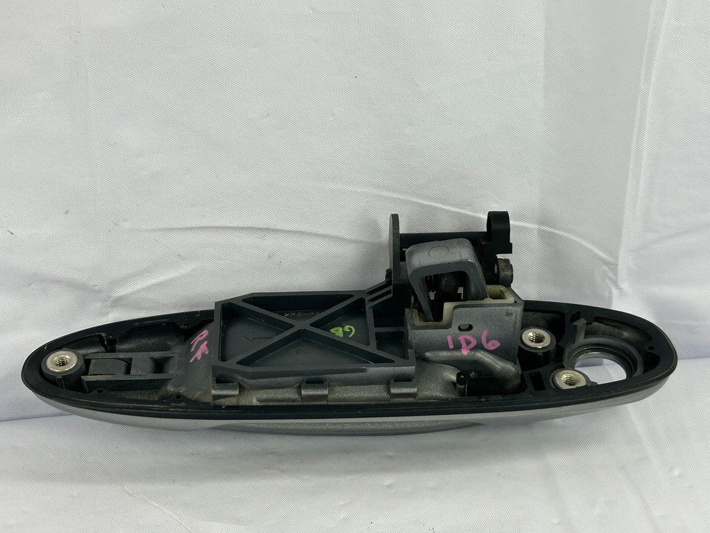 2001-2007 Toyota Sequoia Front Right Exterior Door Handle OEM
