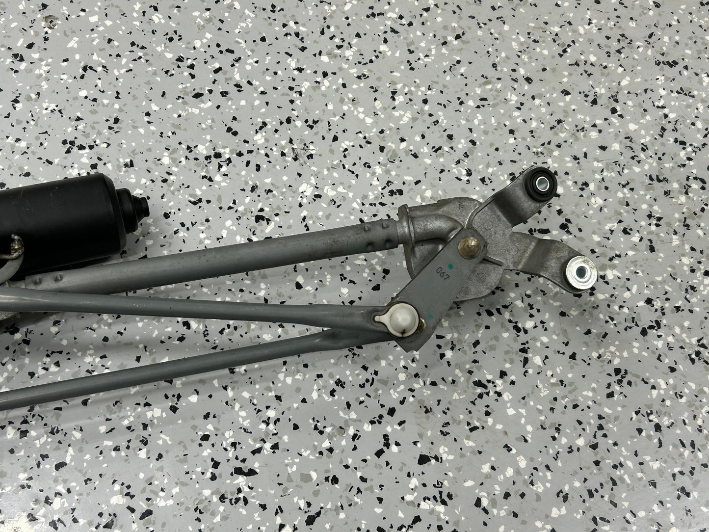 2008-2010 Toyota Highlander Windshield Wiper Motor and Linkage Assembly OEM
