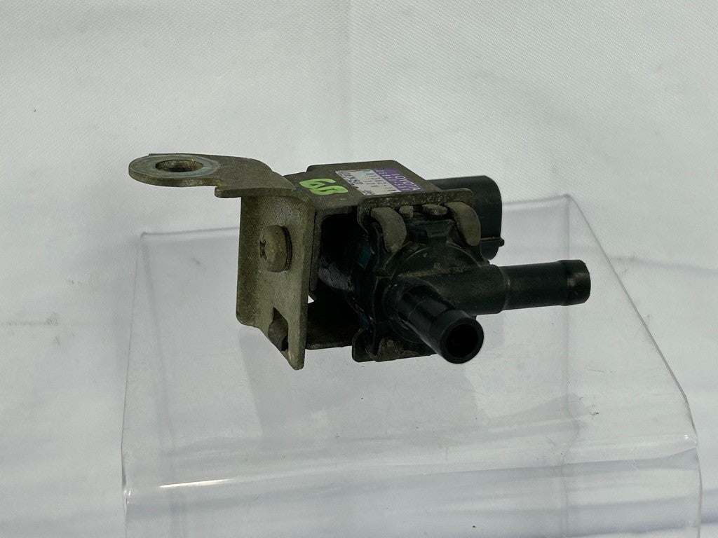 2000-2006 Lexus LX470 Vacuum Switch Valve 25860-50100 OEM