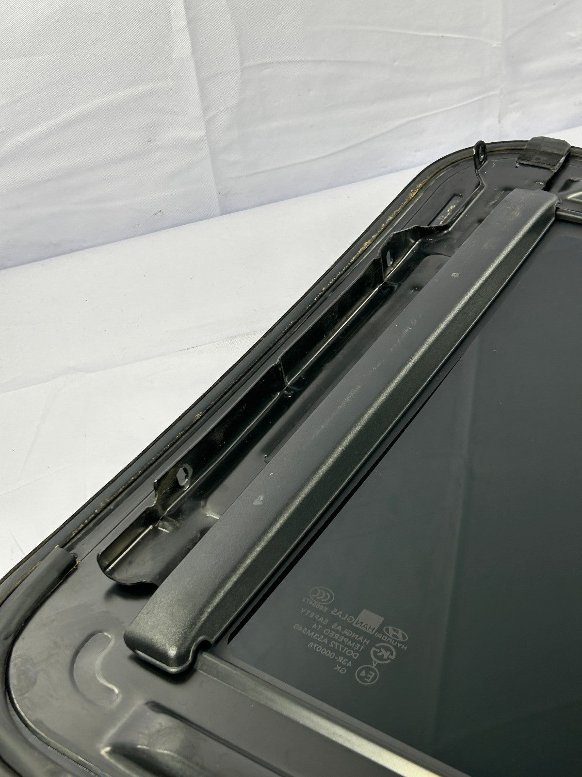 2003-2008 Hyundai Tiburon Sunroof Glass Factory OEM 81610-2C000