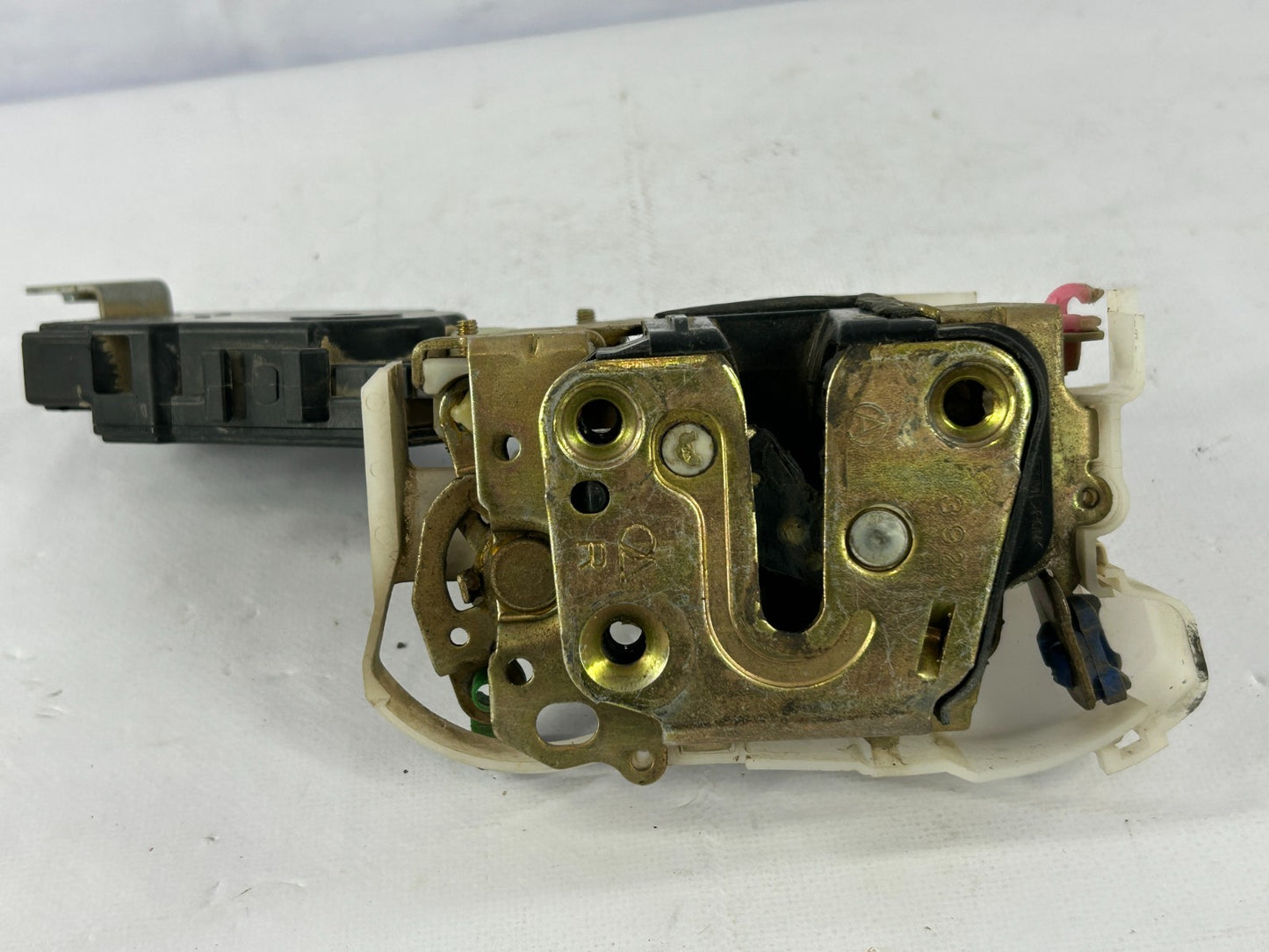 2000-2004 Subaru Outback Front Right Door Lock Actuator OEM 61100AE00B