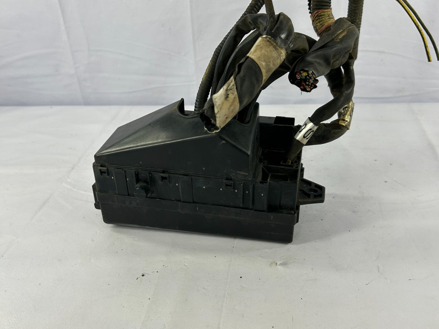 2003-2005 Subaru Baja Engine Compartment Fuse Box Relay Junction OEM 82231AE07A