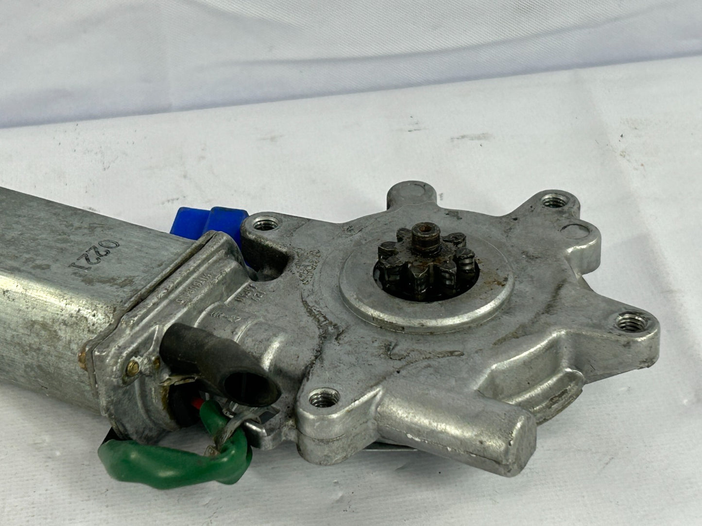98-02 Subaru Forester Front Left Driver Door Power Window Motor OEM 62113FC110