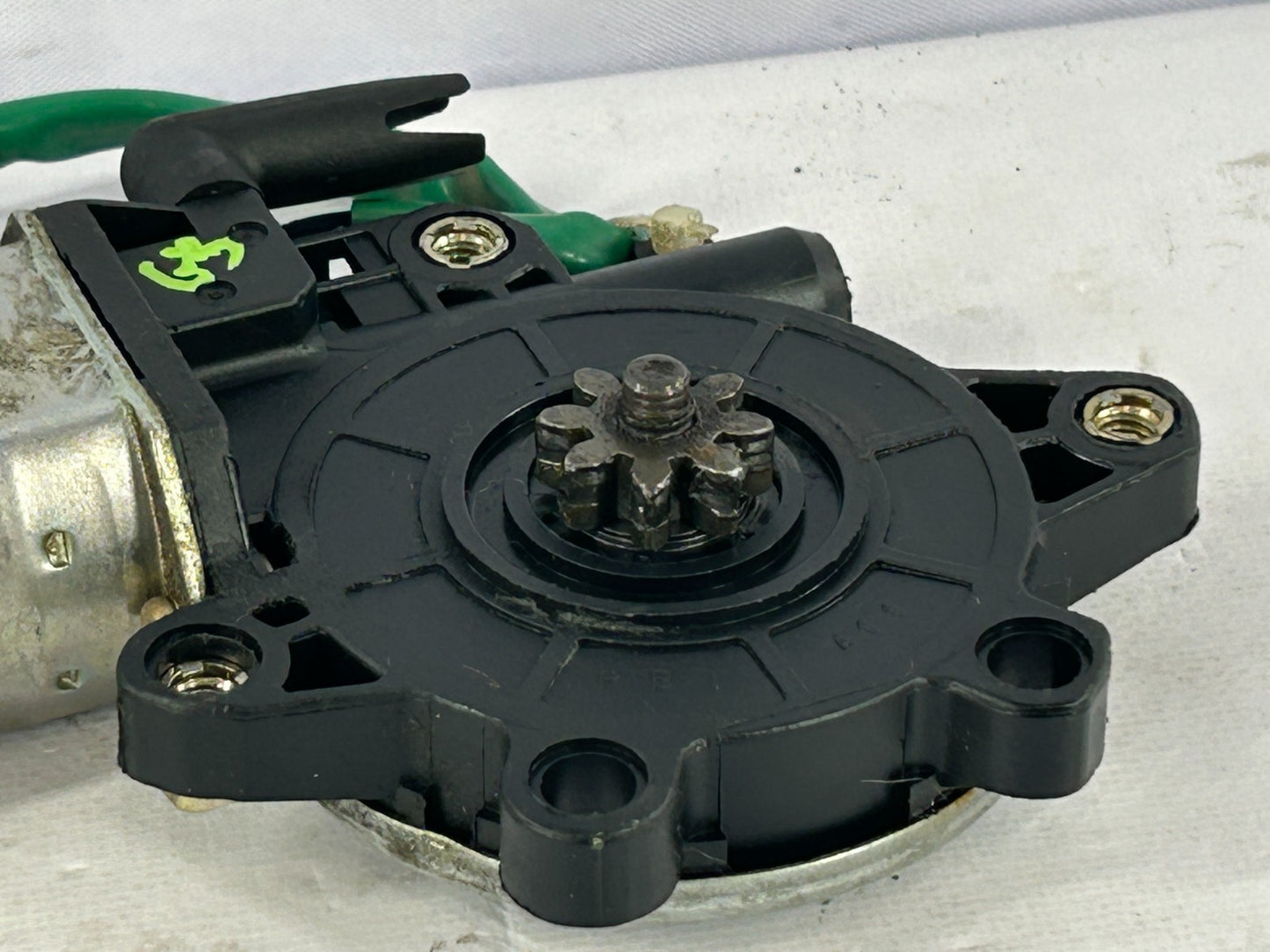 00-04 Subaru Legacy Outback Front Right Window Regulator Motor OEM 61188AE00A