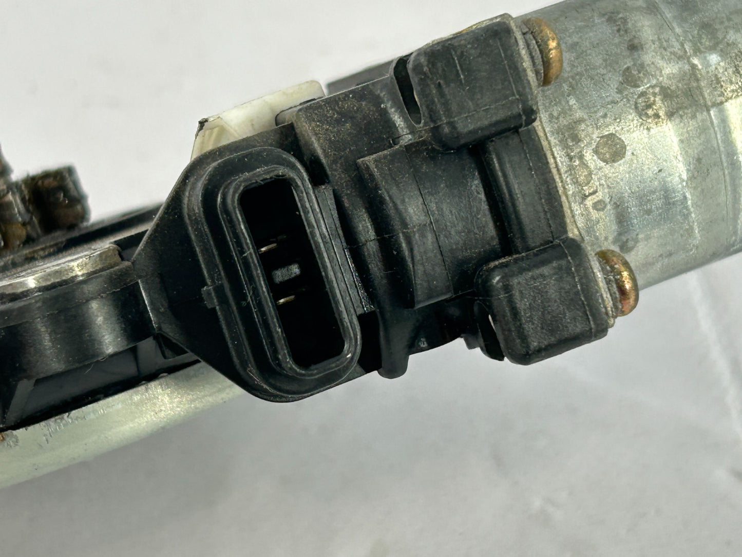 02-07 Subaru Impreza Front Right Door Power Window Motor OEM 61188FE022