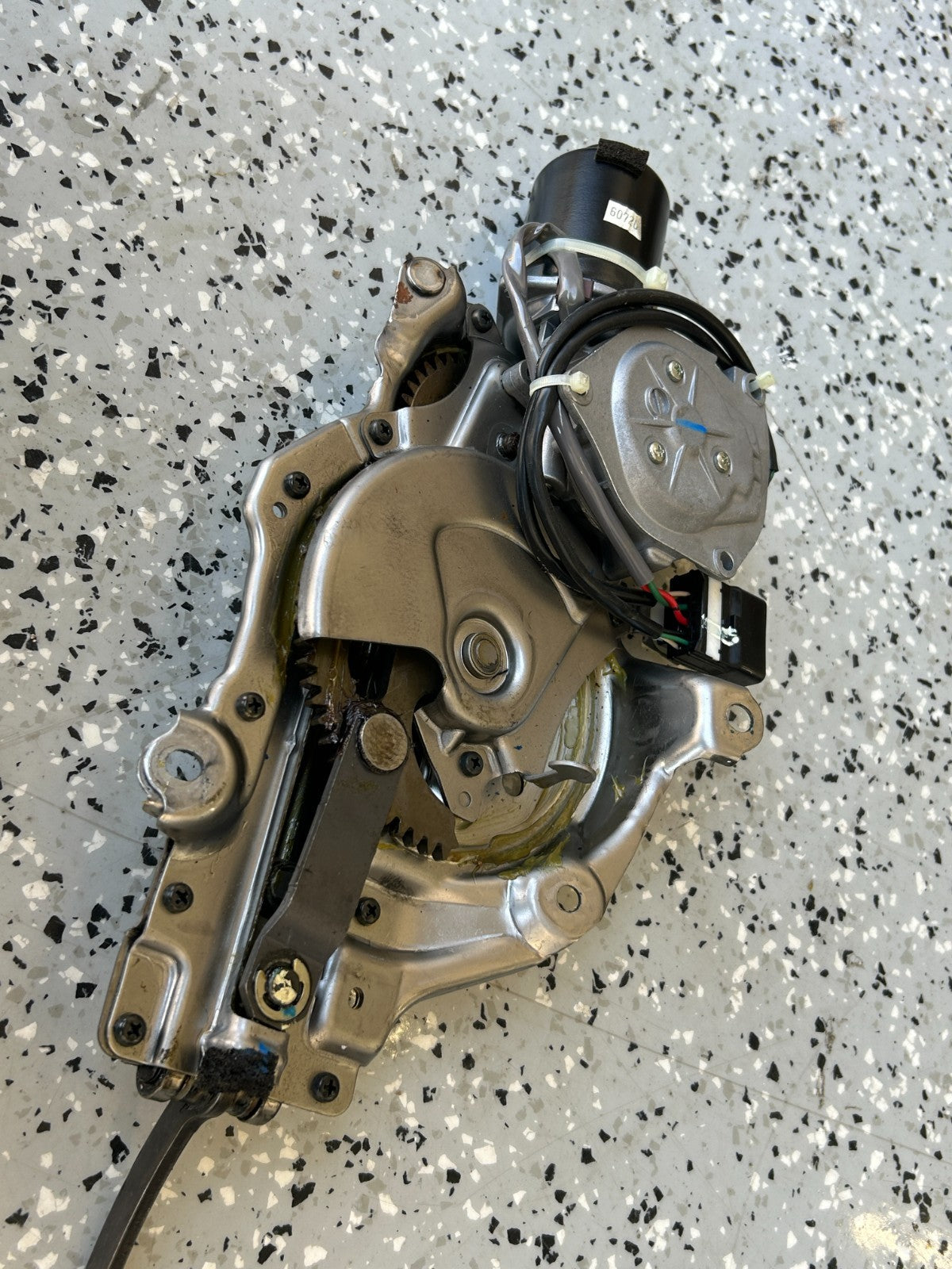 2006-2008 Lexus RX400H Rear Tailgate Power Lift Actuator Motor OEM 68910-0E014