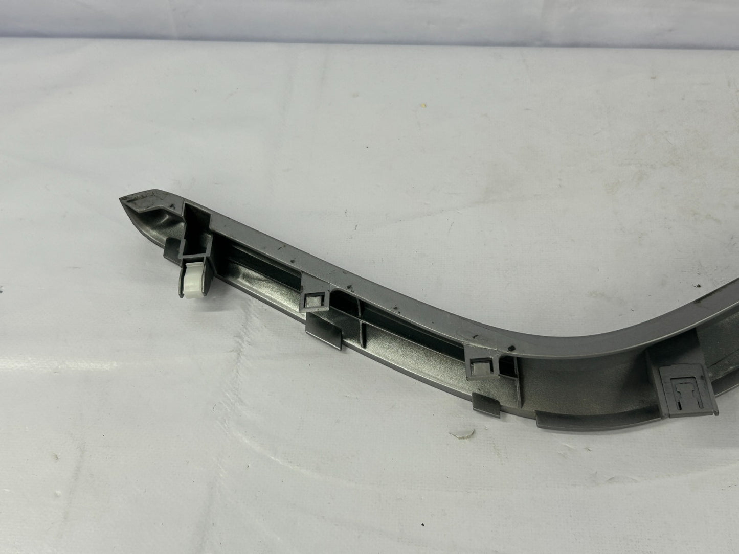 2006-2009 Suzuki Grand Vitara Left Side Center Console Trim Bezel OEM 73862-65J0