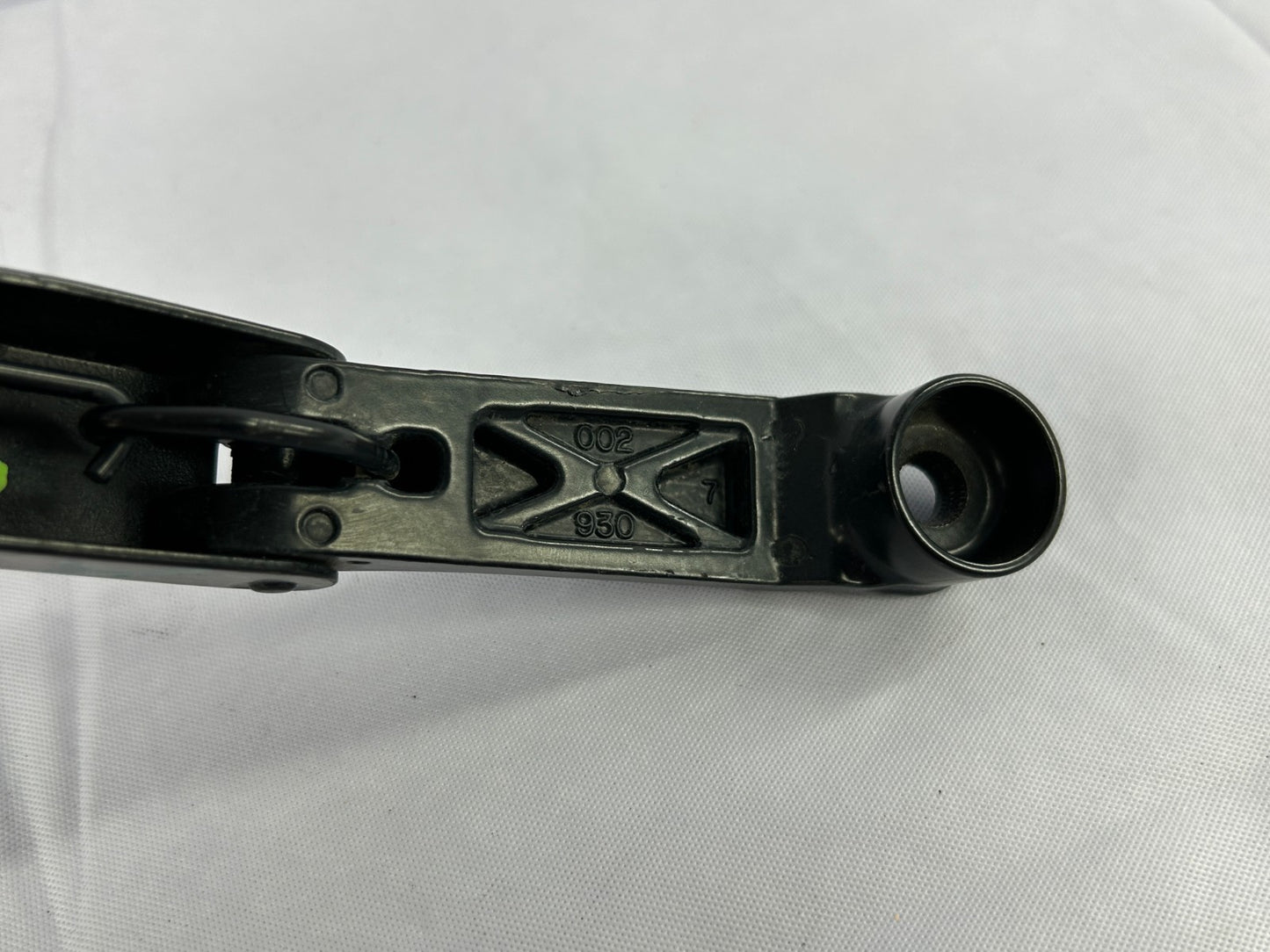 2001-2007 Toyota Sequoia Front Right Side Windshield Wiper Arm OEM 85211-0C010