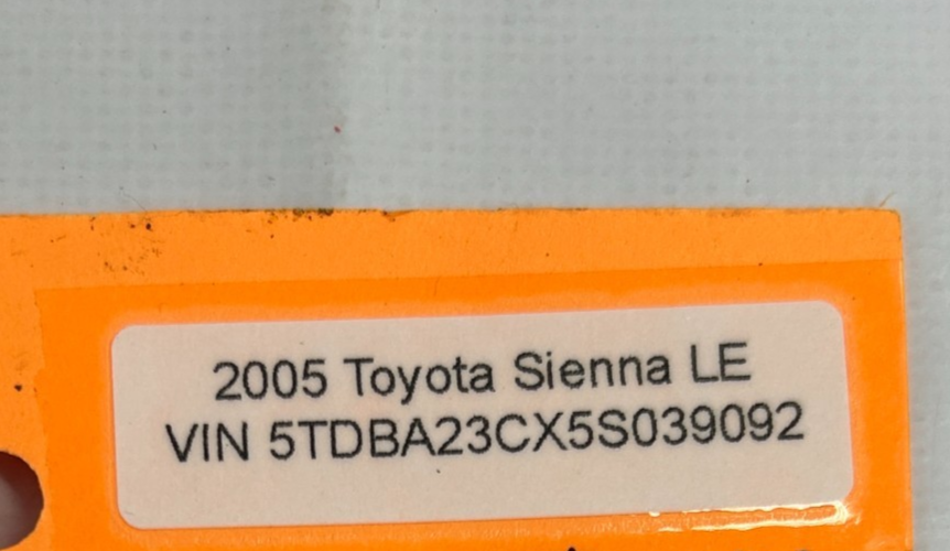 2004-2010 Toyota Sienna Front Right Side Exterior Door Handle OEM 69211-AE010