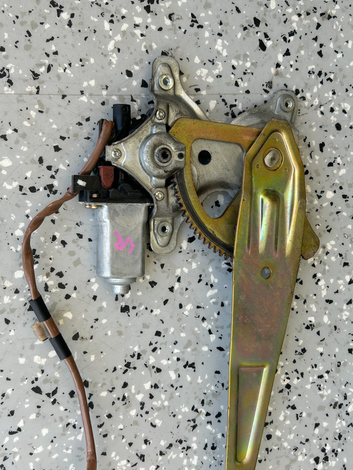 98-00 Toyota Land Cruiser Rear Left Power Window Regulator Motor OEM 85710-60110