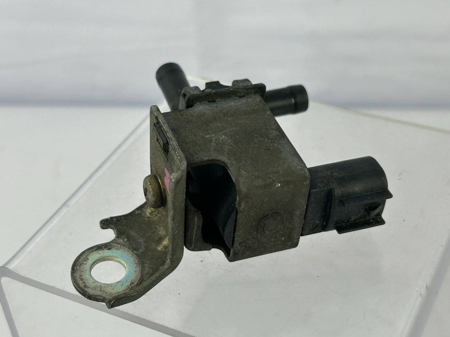 98-06 Toyota Land Cruiser Vacuum Switching Valve Purge Solenoid OEM 25860-50100