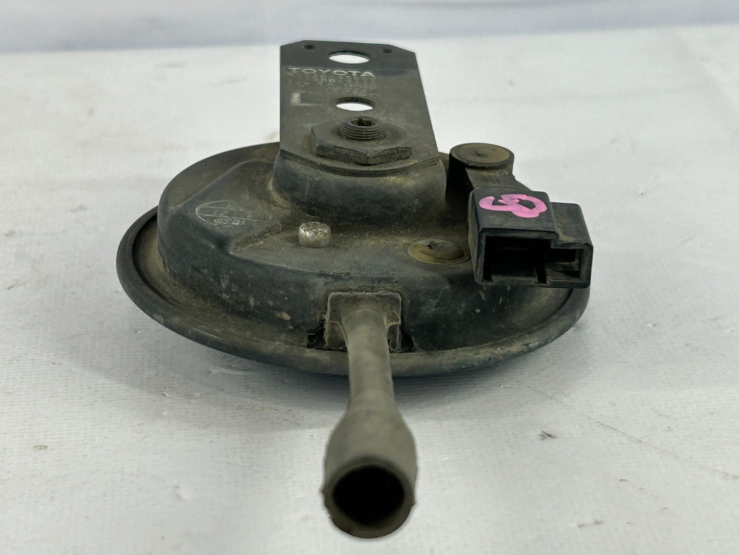 1991-1998 Toyota 4Runner Low Pitch Note Tone Horn OEM 86520-35050