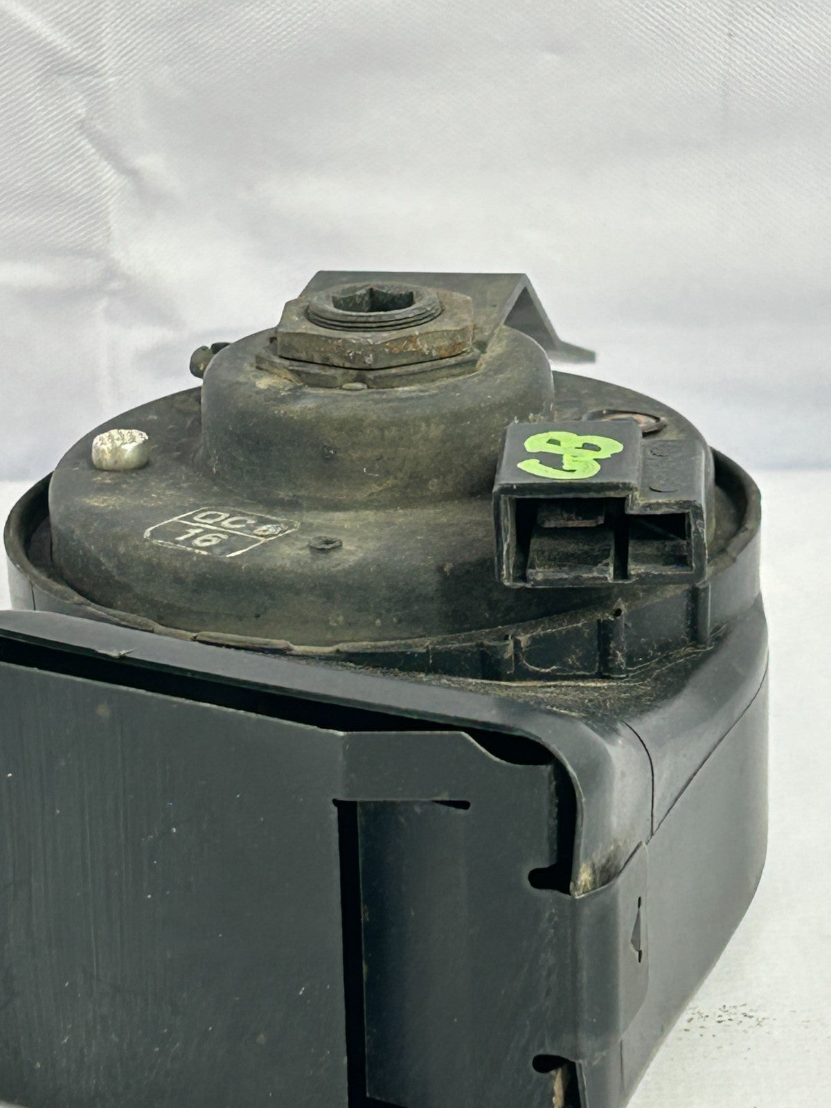 2001-2005 Toyota Sequoia High Pitch Note Horn Assembly OEM 86510-0C020