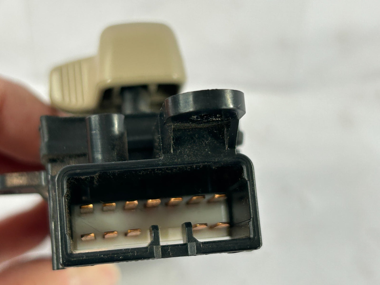 98-07 Toyota Land Cruiser Front Right Power Seat Adjust Switch OEM 84922-60090