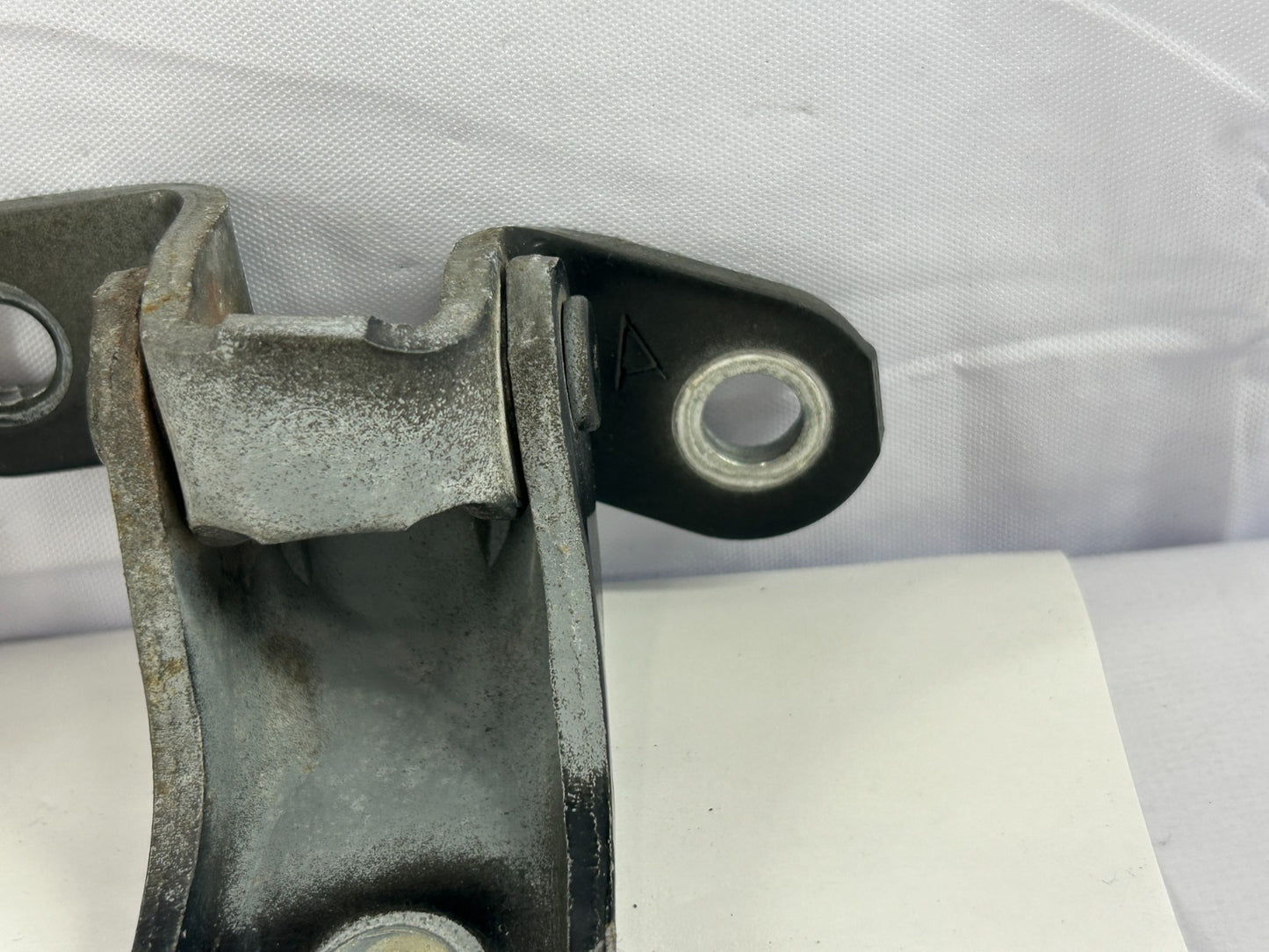 1998-2007 Toyota Land Cruiser Front Right Side Door Hinge Set OEM 68710-22080