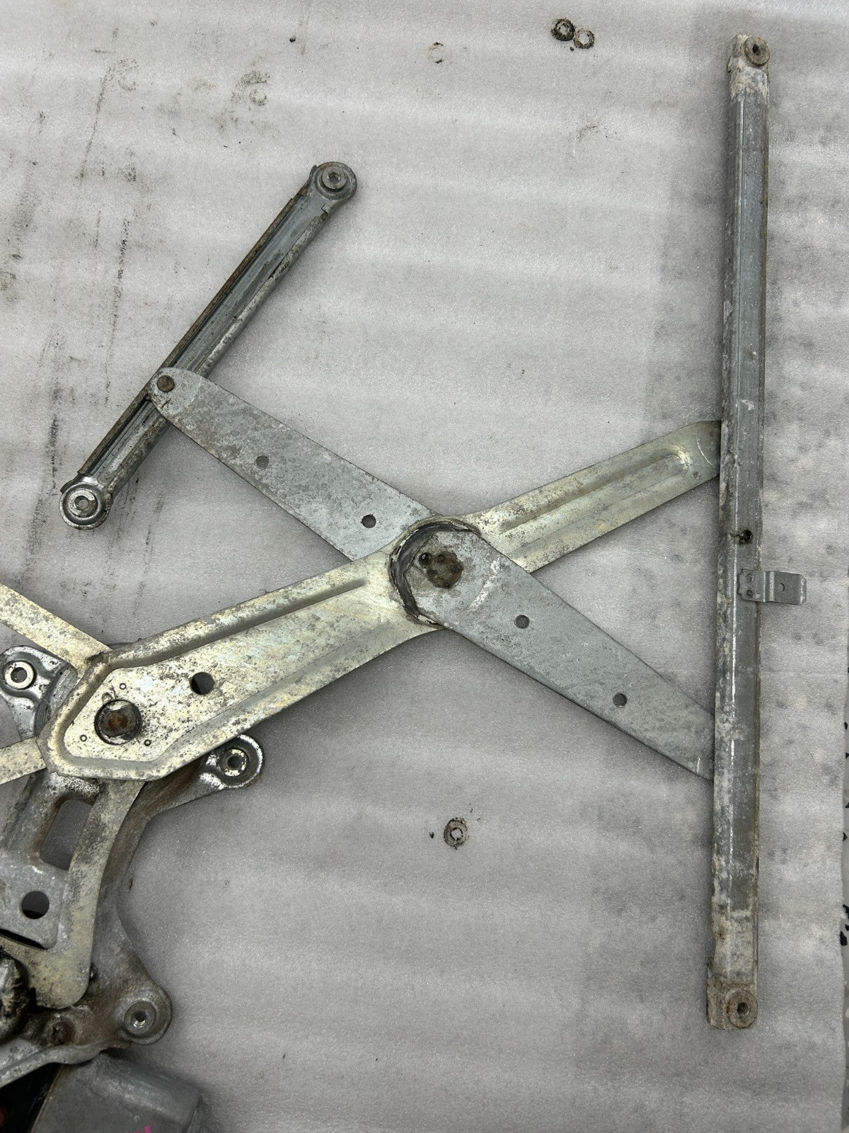 1998-2001 Toyota Land Cruiser Front Right Window Regulator Motor OEM 85710-60100