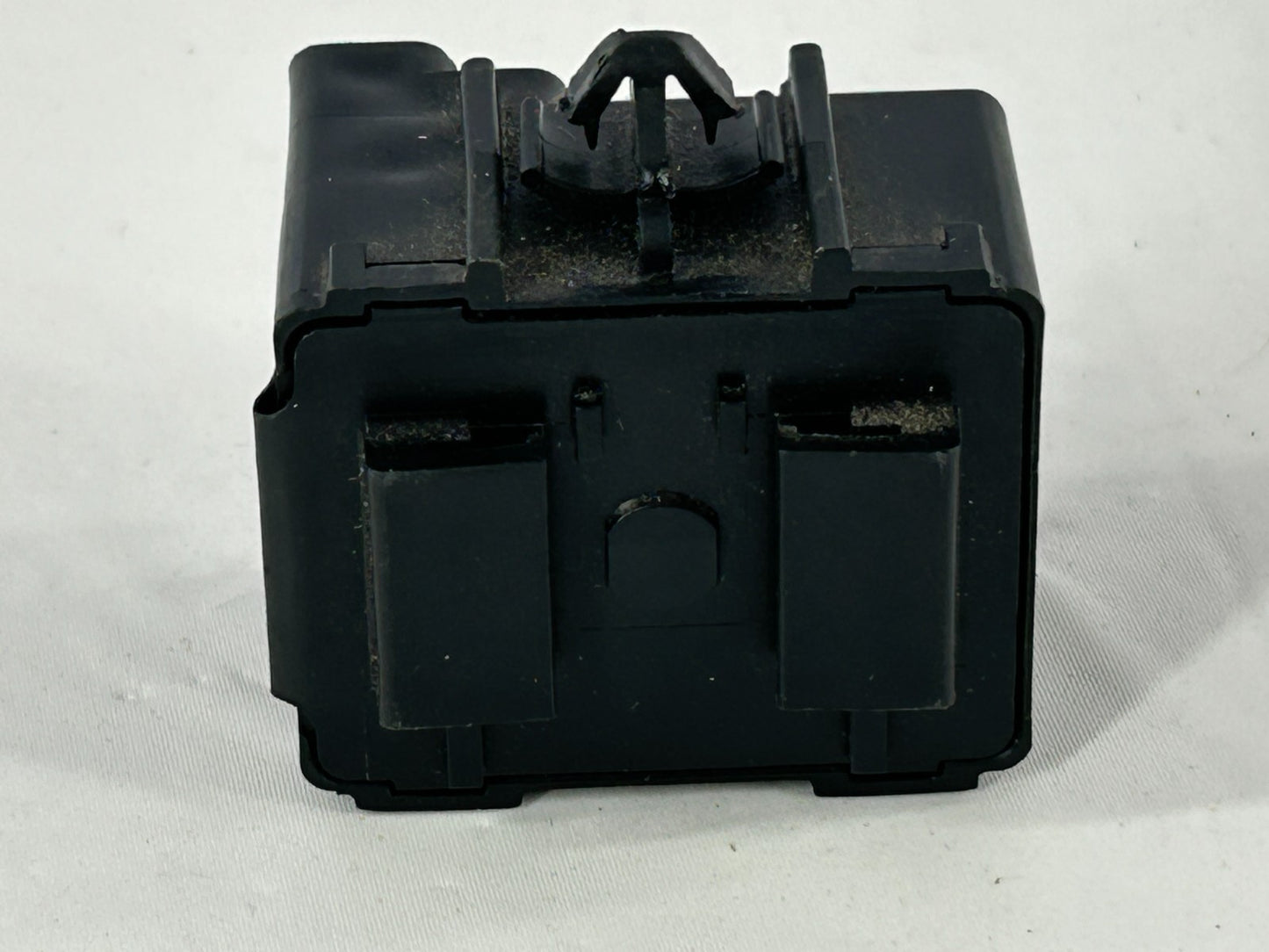 2002-2007 Toyota Sequoia Skid Control Warning Buzzer Module Unit OEM 86652-51010