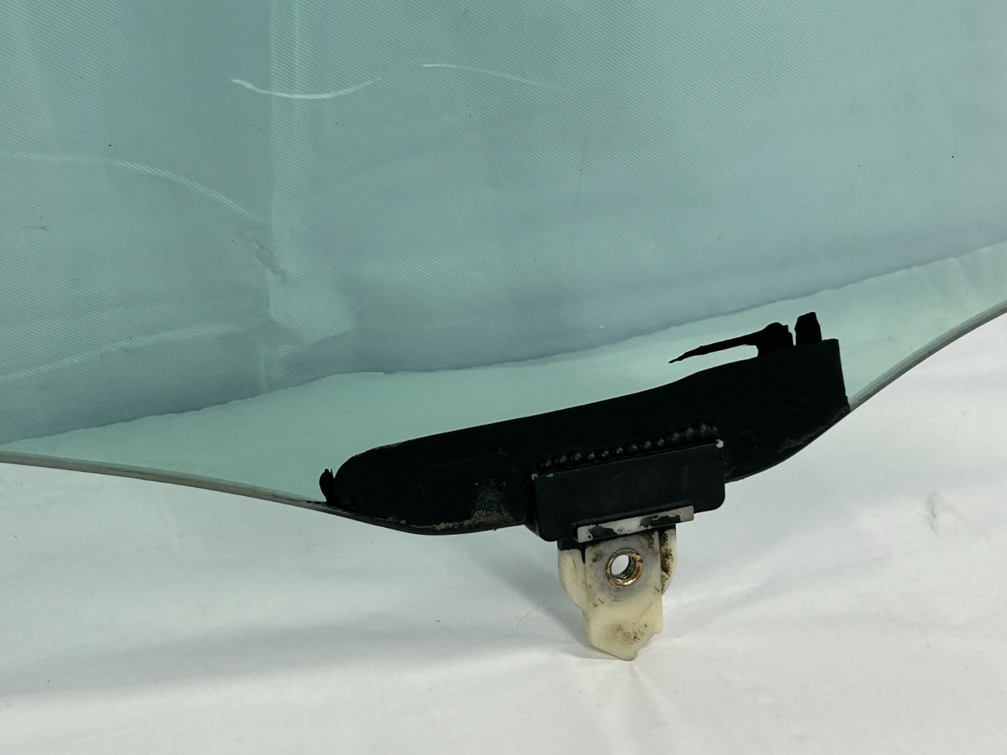 01-07 Toyota Sequoia Front Left Driver Side Door Window Glass OEM 68102-0C020