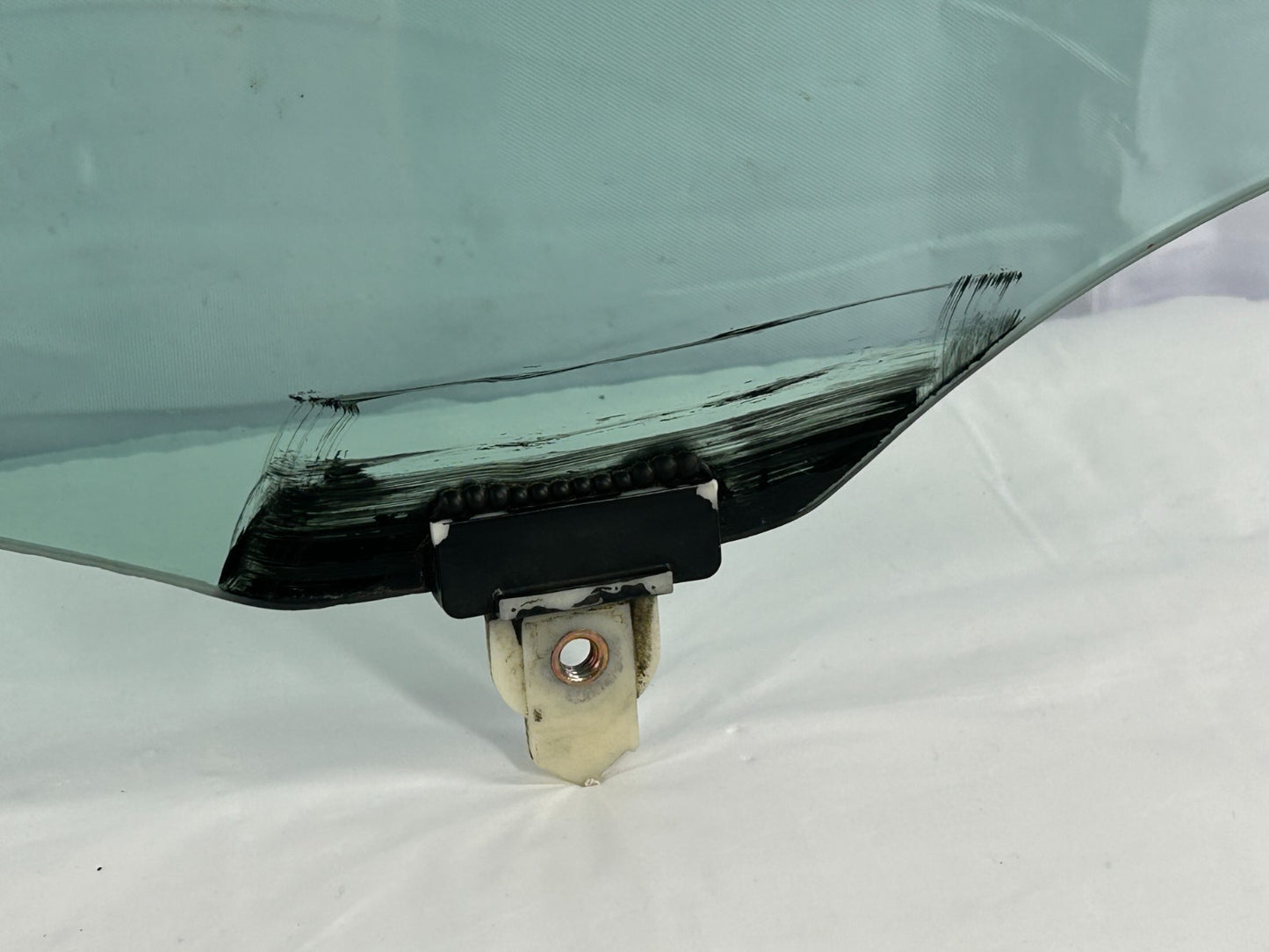 2001-2007 Toyota Sequoia Front Right Passenger Door Window Glass OEM 68101-0C020
