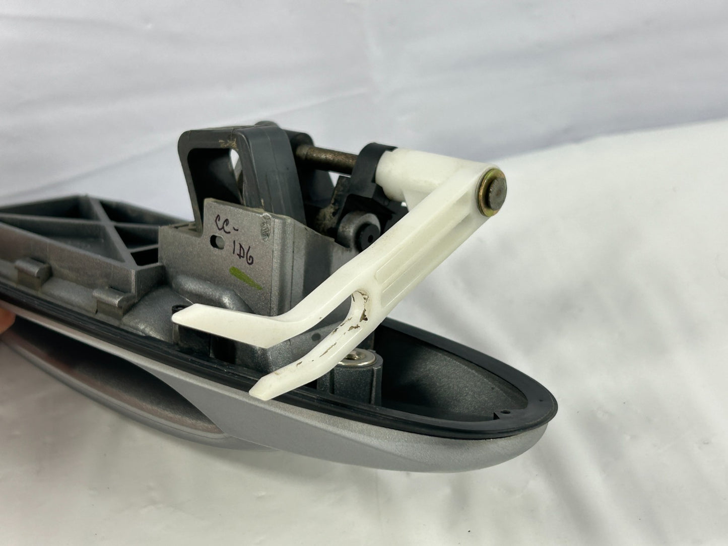 01-07 Toyota Sequoia Exterior Rear Right Door Handle Assembly OEM 69230-34020-B1