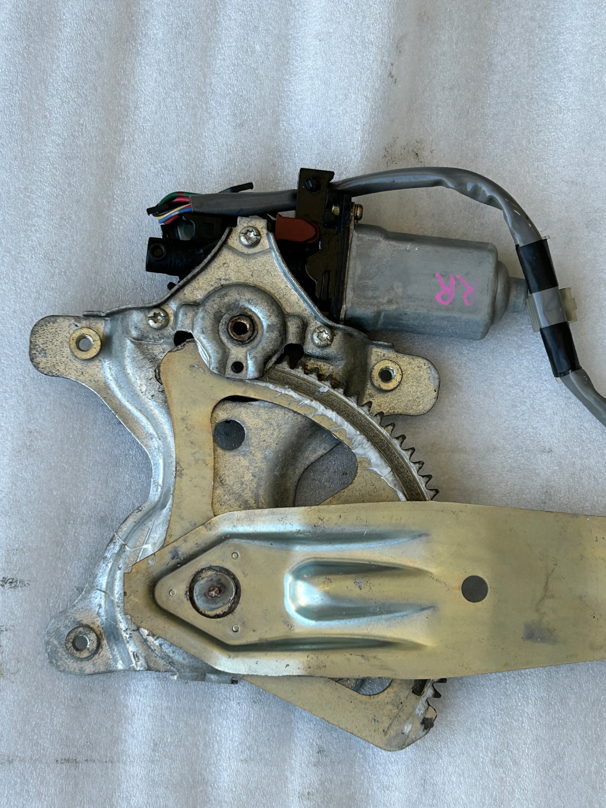 1998-2007 Lexus LX470 Rear Right Door Window Regulator and Motor OEM 69804-60060