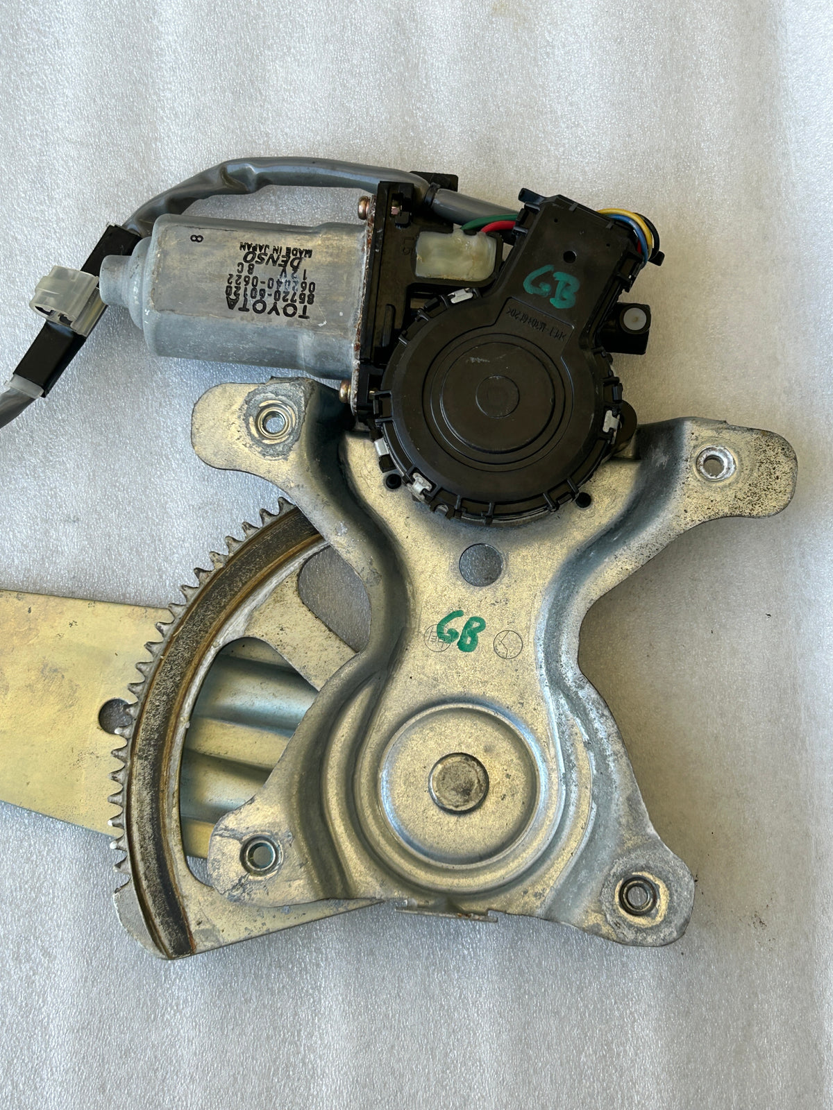 1998-2007 Lexus LX470 Rear Right Door Window Regulator and Motor OEM 69804-60060