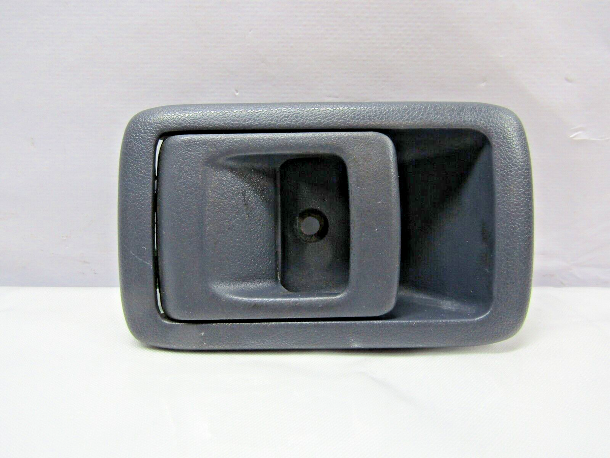 1996-2002 Toyota 4Runner Right Front Interior Door Handle Gray OEM 69205-10070