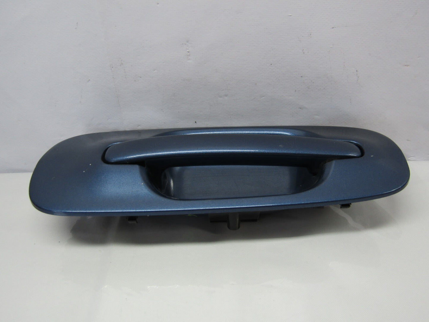 2002-2007 Subaru Impreza Front Right Exterior Door Handle 64Z OEM