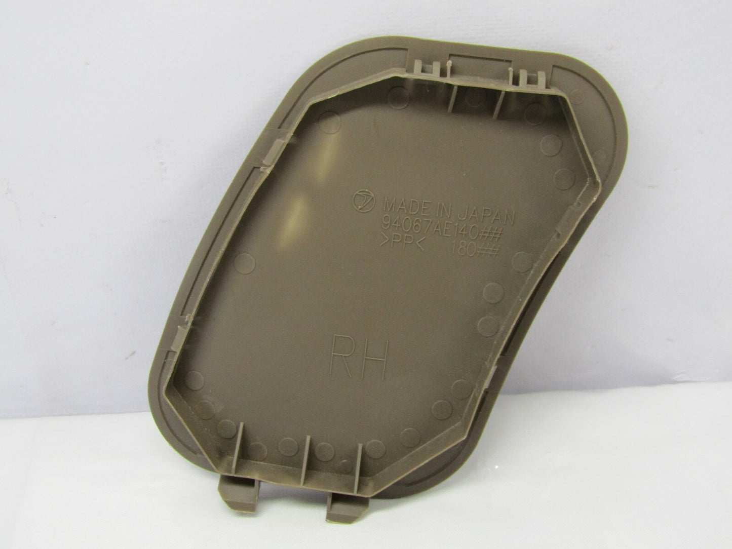 2000-2004 Subaru Outback Right Rear Access Tailgate Lamp Cap 94067AE140 Cover