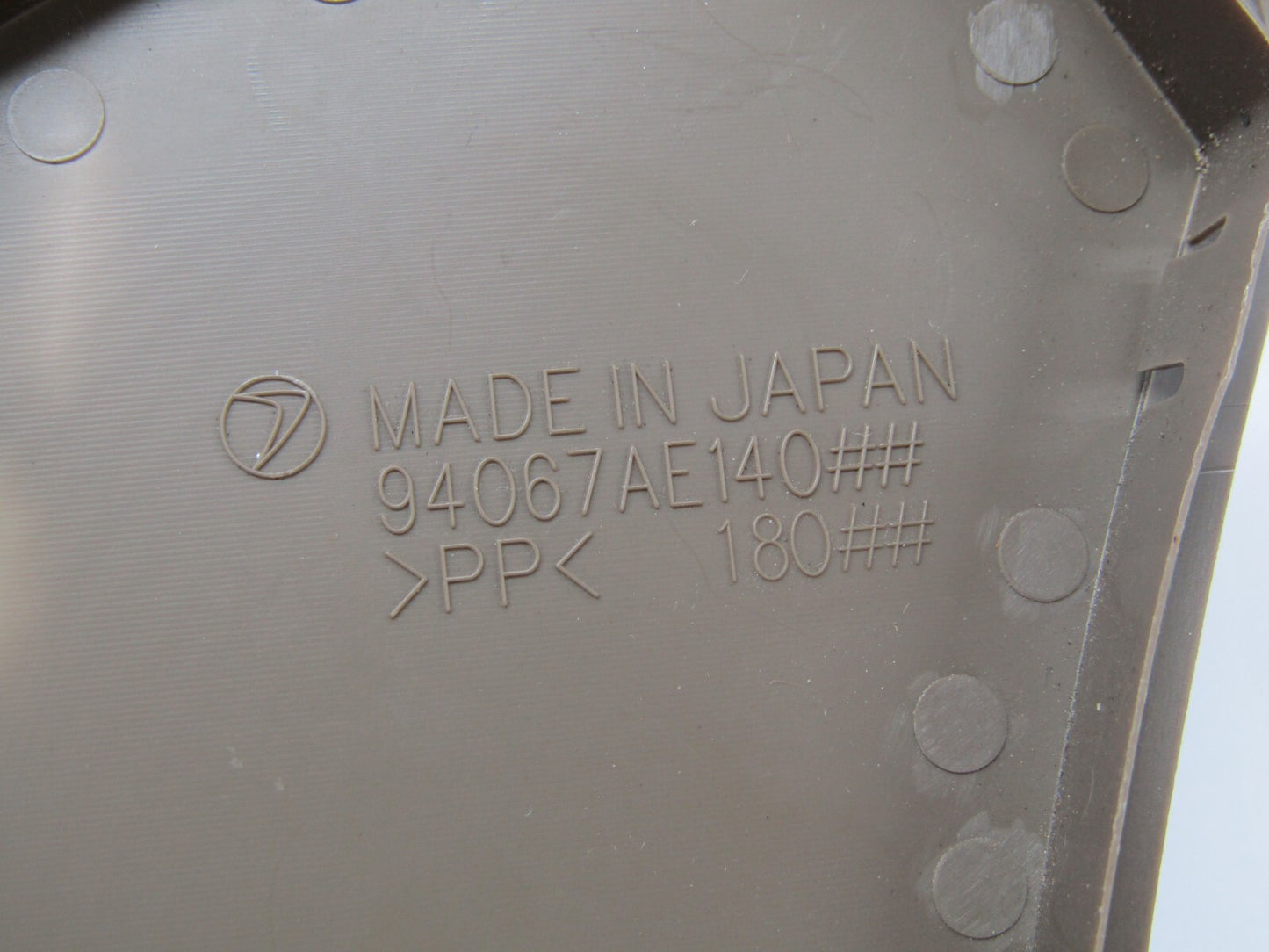 2000-2004 Subaru Outback Right Rear Access Tailgate Lamp Cap 94067AE140 Cover