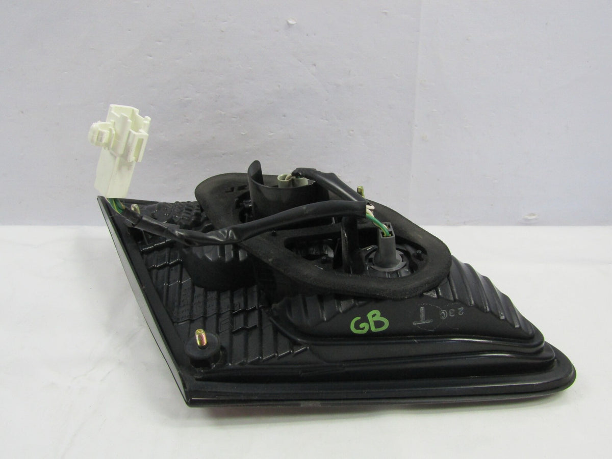 2002-2004 Lexus ES300 Right Inner Tail Light Brake Light OEM 81671-33170