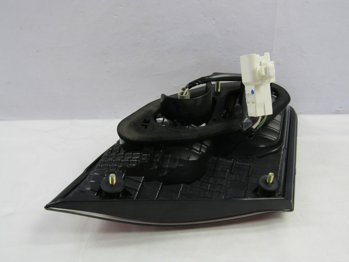 2002-2004 Lexus ES300 Right Inner Tail Light Brake Light OEM 81671-33170