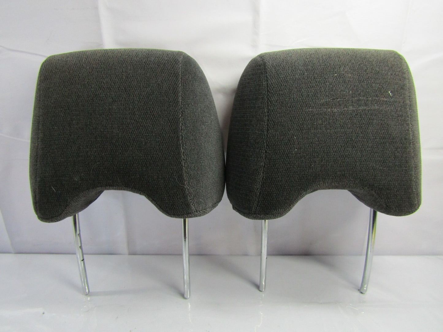 2000-2004 Subaru Outback Front Head Rest Set Gray Cloth OEM