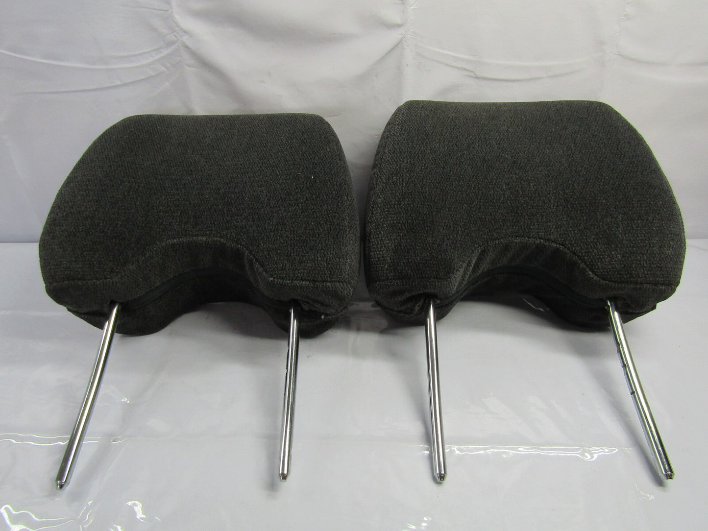 2000-2004 Subaru Outback Front Head Rest Set Gray Cloth OEM