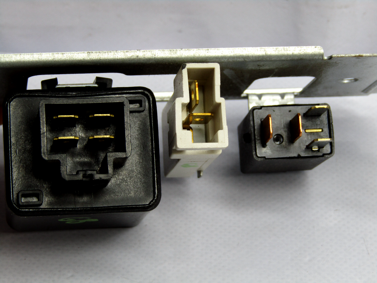 1995-1999 Subaru Legacy Outback Timer Relay Unit Assembly OEM 88017FA010