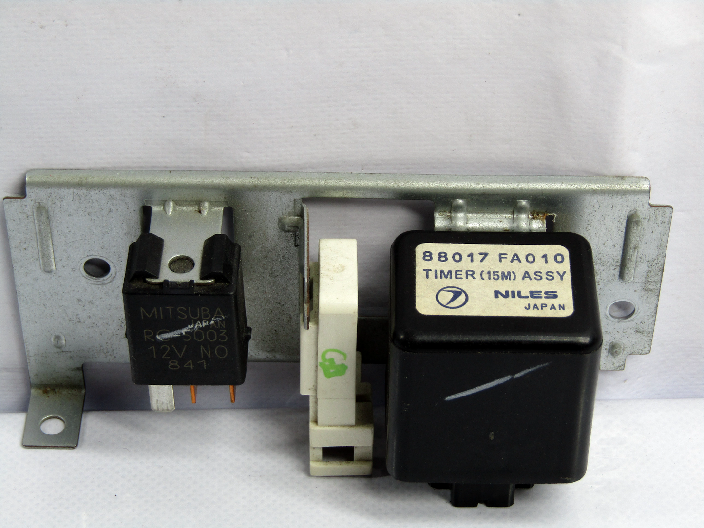 1995-1999 Subaru Legacy Outback Timer Relay Unit 88017FA010 Assembly OEM