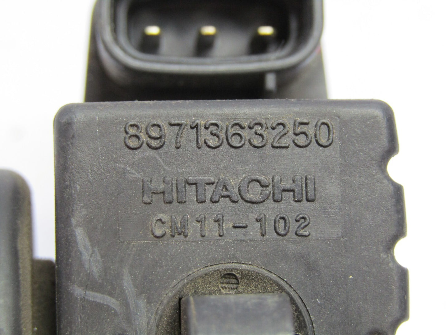 1998-2004 Isuzu Rodeo Ignition Coil 8971363250 Hitachi CM11-102 OEM