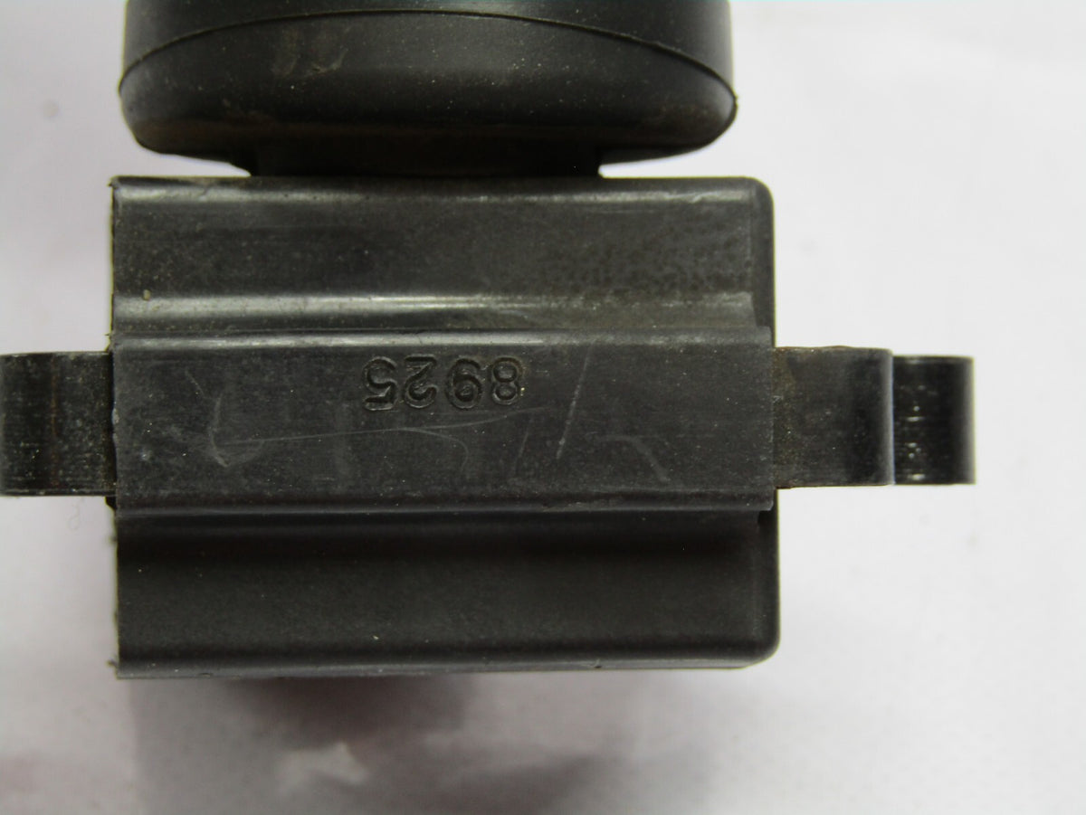 1998-2004 Isuzu Rodeo Ignition Coil Hitachi CM11-102 OEM 8971363250