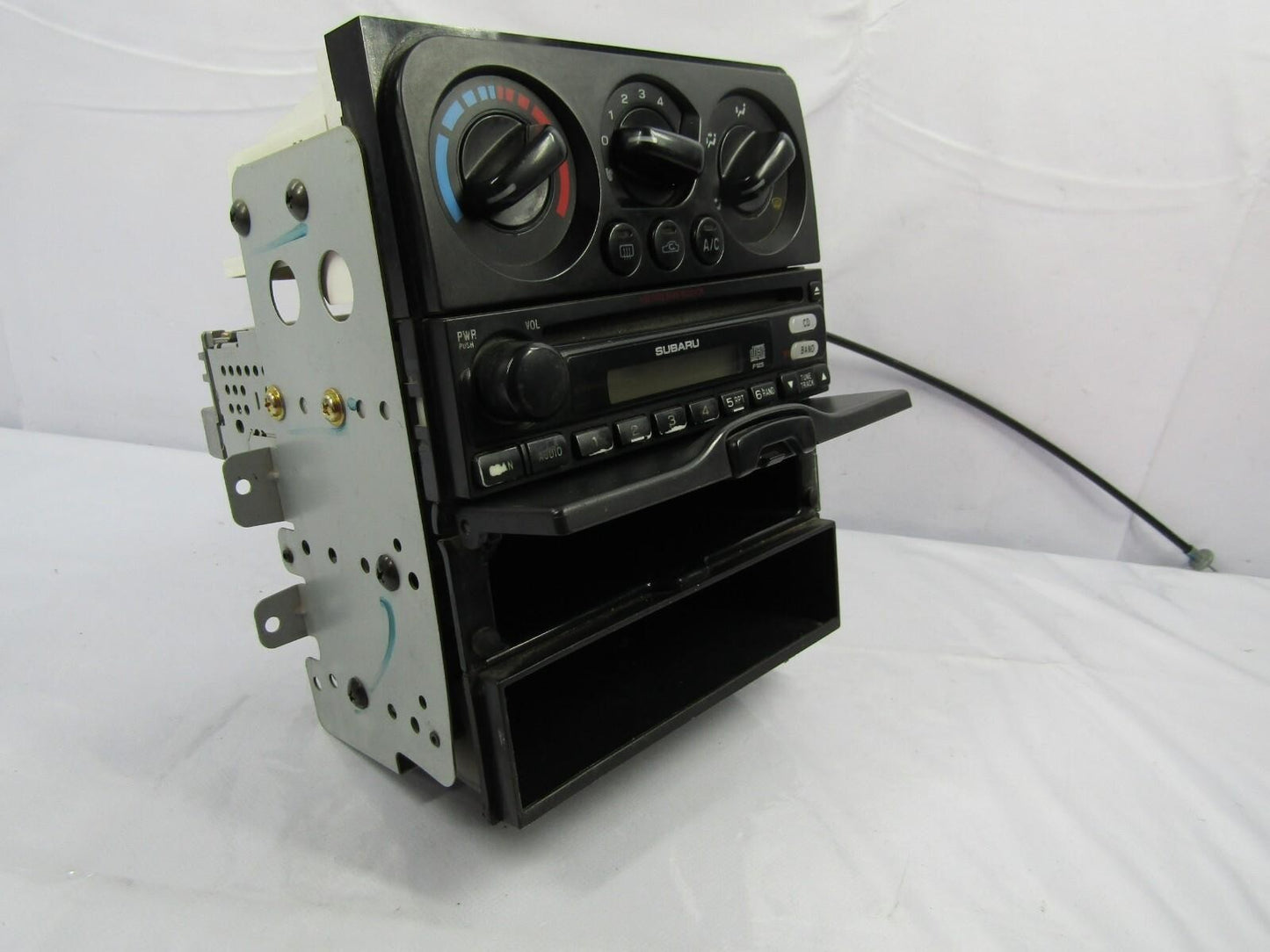 2000-2004 Subaru Legacy Outback MP3 Stereo Radio Climate Control Dash Assembly