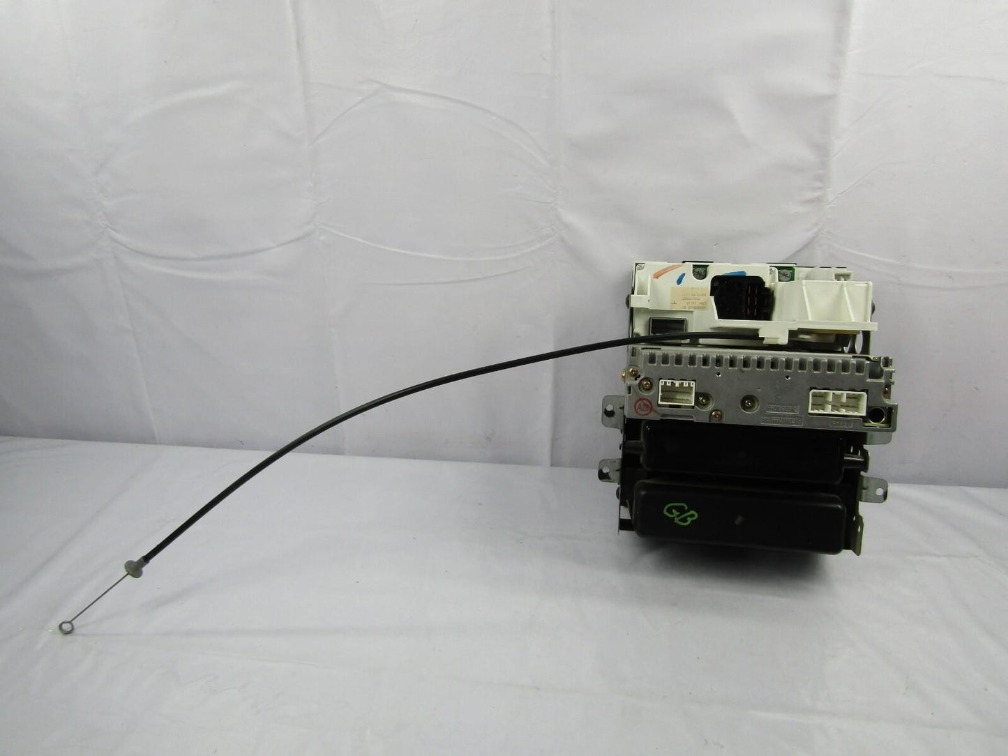 2000-2004 Subaru Legacy Outback MP3 Stereo Radio Climate Control Dash Assembly