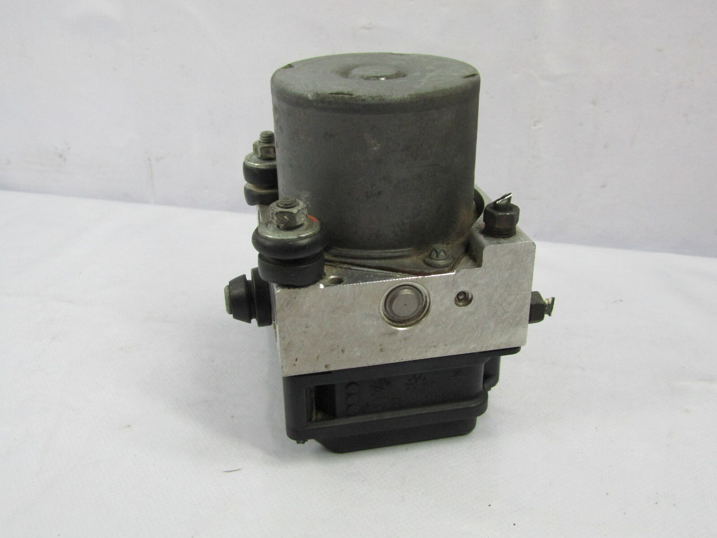 2005-2006 Subaru Outback Anti-Lock Braking System Pump ABS 27534AG02A OEM