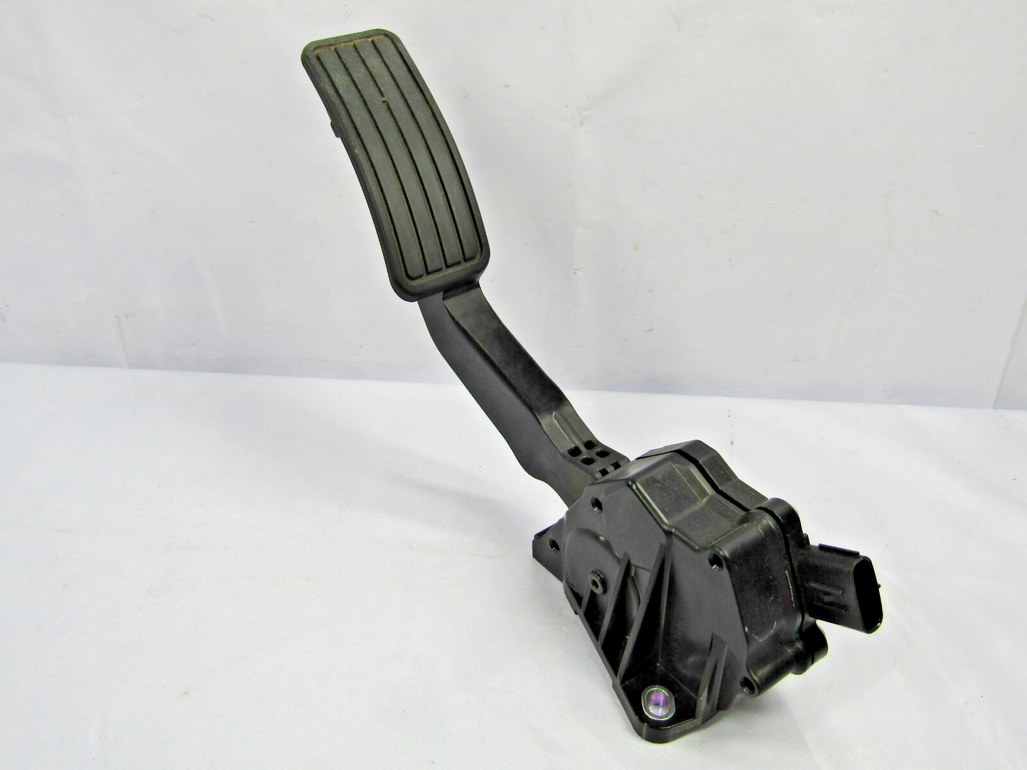 2014-2016 Subaru Impreza Gas Accelerator Pedal 36010FJ050 Assembly OEM