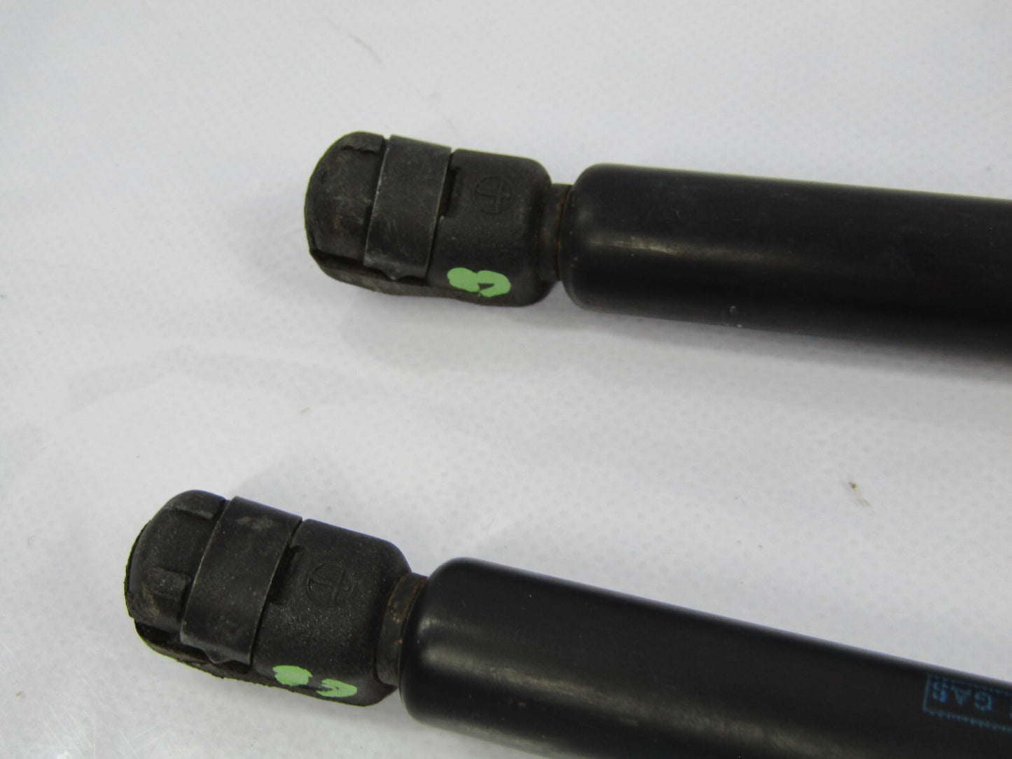 2001-2007 Toyota Sequoia Rear Liftgate Left Right Strut Shock Lift Cylinder Pair