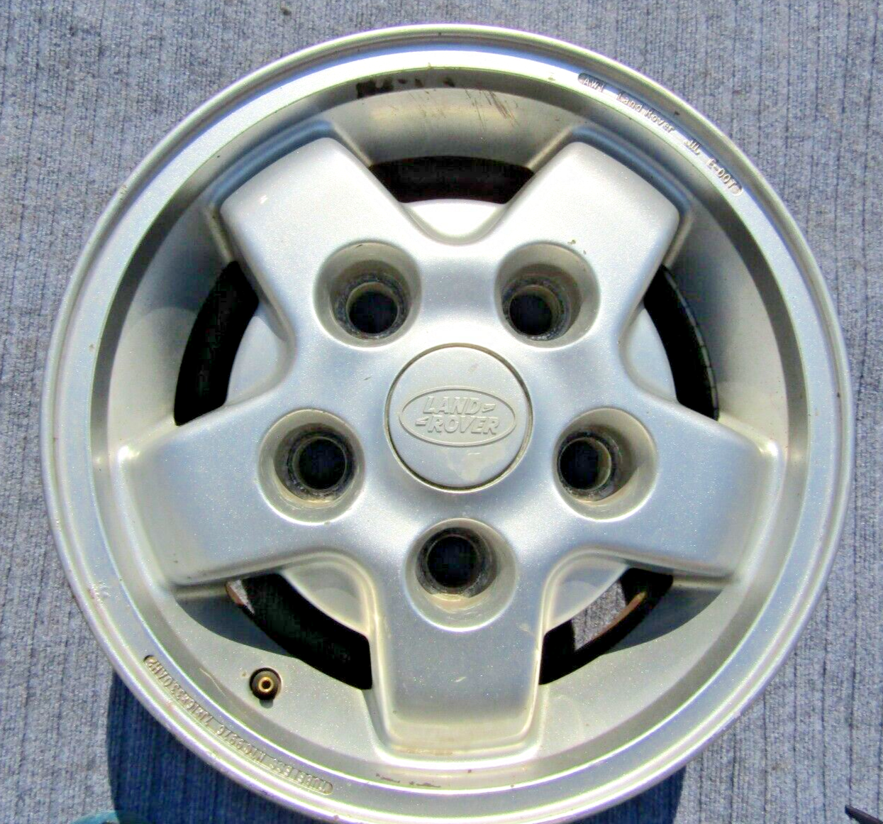 Land Rover Discovery 2000-2002 16X7 Aluminum Alloy Chrome 5 Spoke Wheel