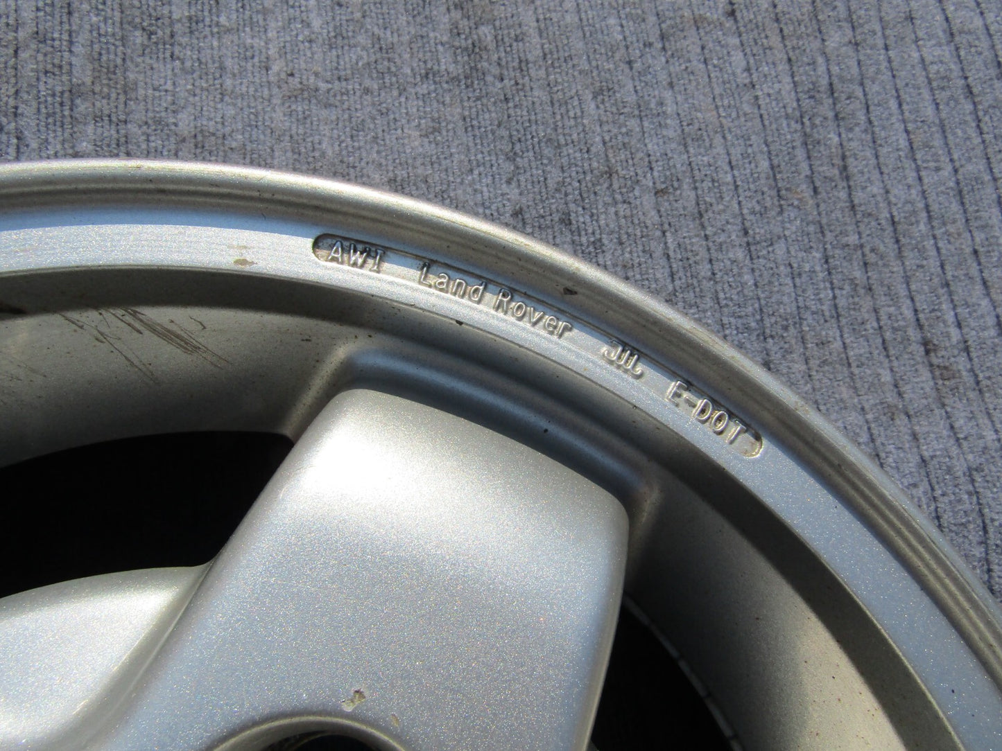 Land Rover Discovery 2000-2002 16X7 Aluminum Alloy Chrome 5 Spoke Wheel