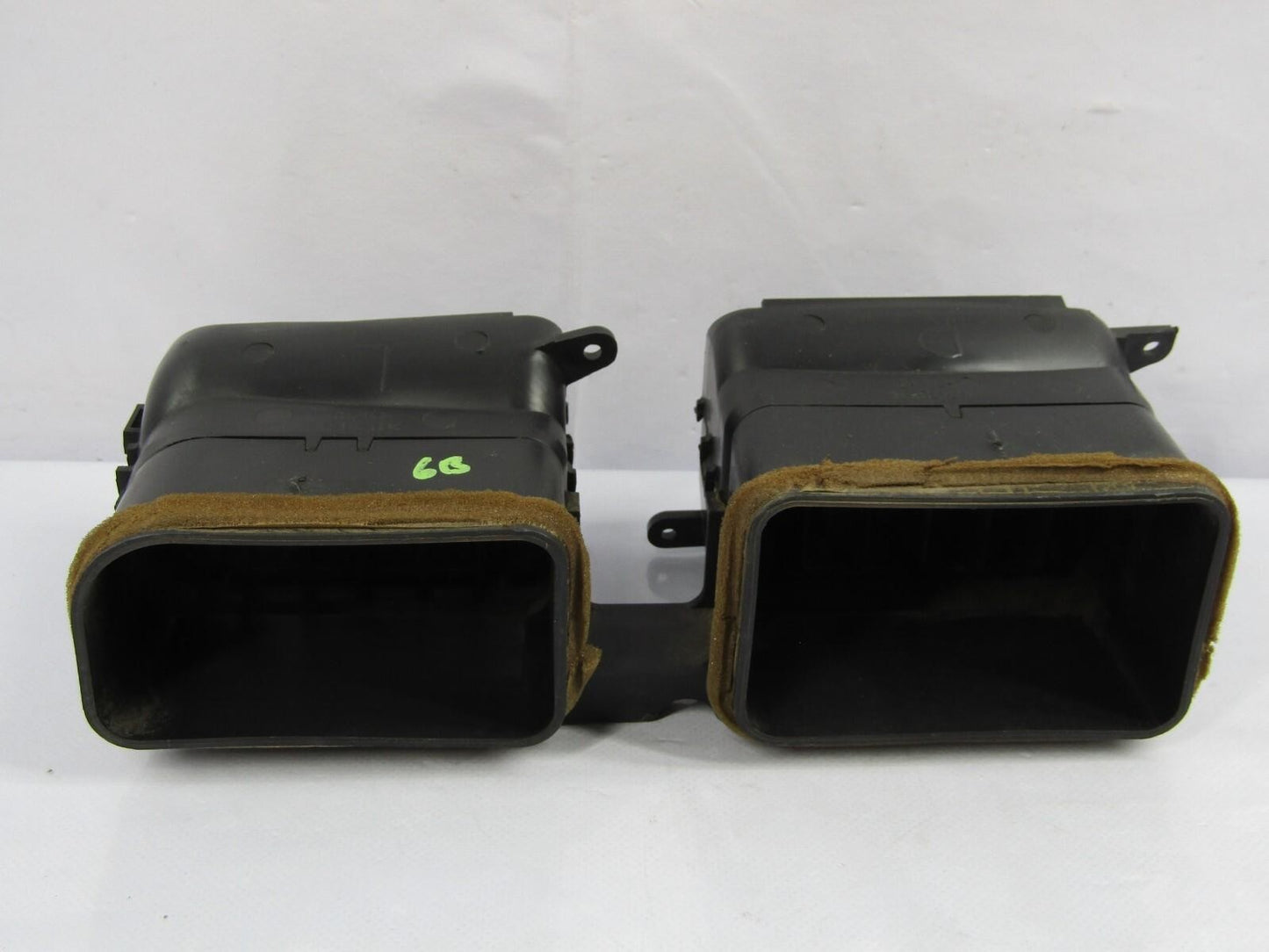 2000-2004 Subaru Outback Legacy A/C Center Heater Air Vent OEM