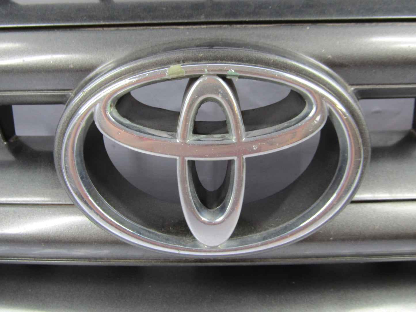 2001-2004 Toyota Sequoia Front Grill Grille Desert Sand Metallic 4Q2 OEM